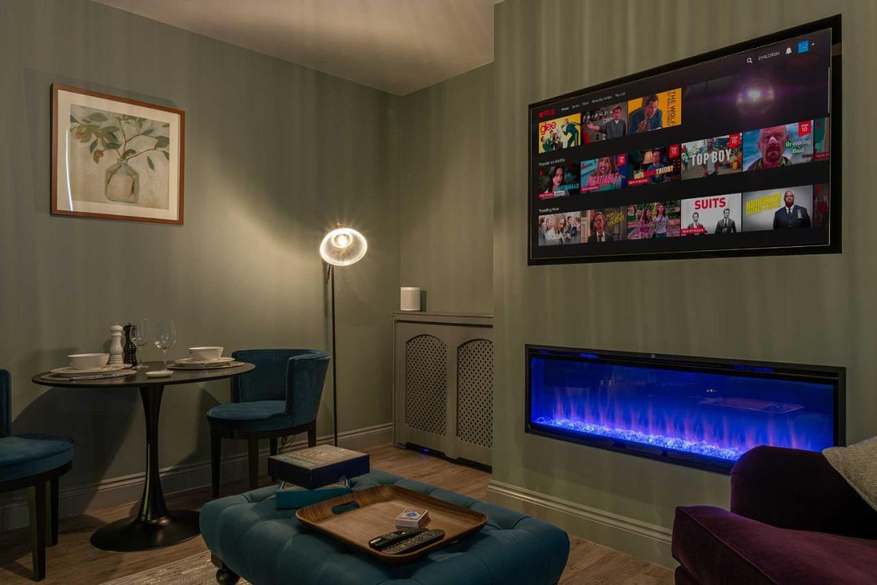 Beautiful Modern 1 Bedroom Apartment, City Centre Bath Luaran gambar